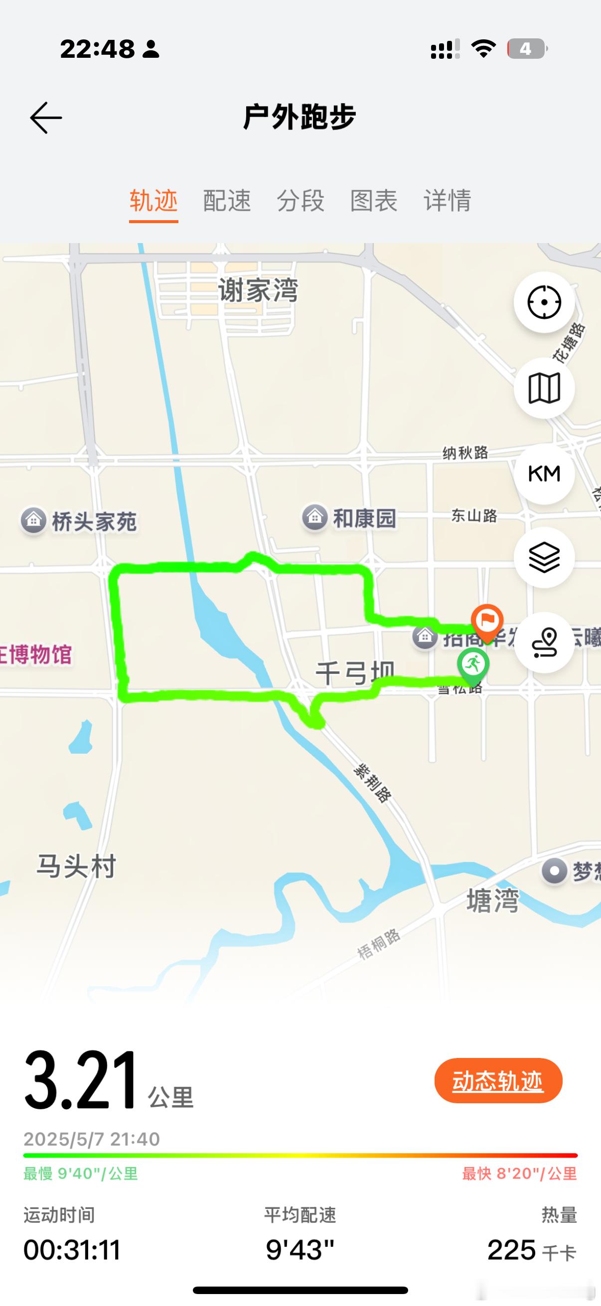 我很喜欢户外跑步，不喜欢在健身房跑步感觉户外跑步特轻松解压，跑过不同的街道，看不