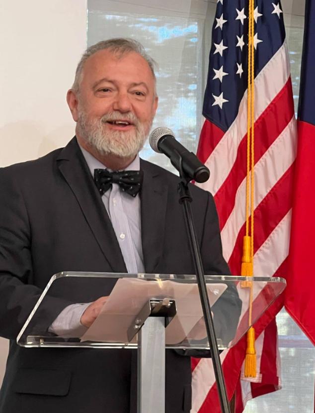 急了，捷克喊话中国捷克这是真急了，主动想把和中国的关系变好。当地时间1