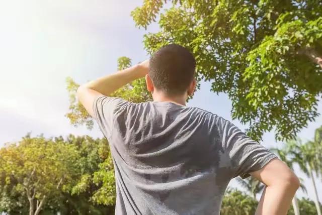 “立夏在头，五月桑拿；立夏在中，三伏穿袄；立夏在尾，冷热适中”，今年立夏在哪？早