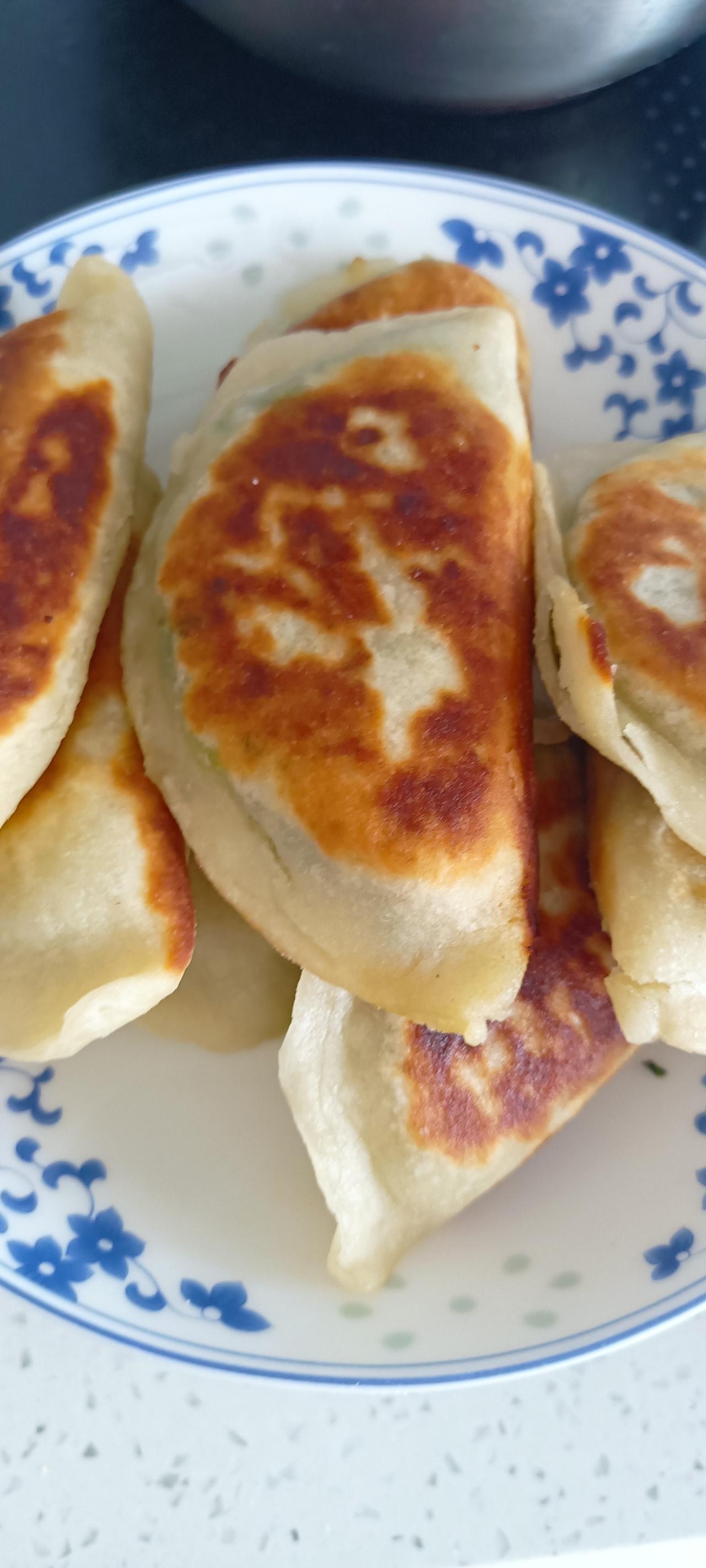 早上五点五十起床，忙到了现在，正好中午十二点，一刻也没得闲！光烙饼就烙了四种。