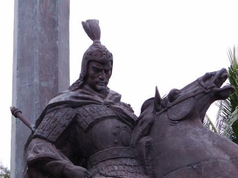 公元前99年，李陵投降匈奴，汉武帝大怒：副将韩延年战死沙场，李陵身为主帅却贪生怕