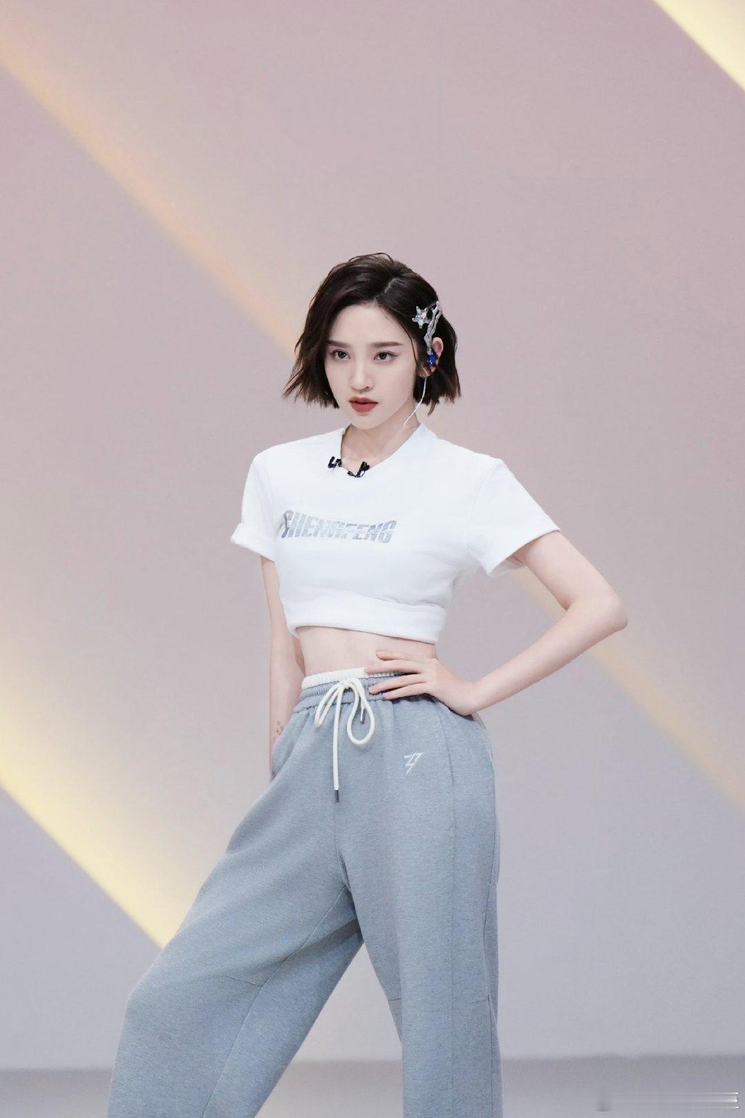 唐艺昕在我脑子里乱窜现在满脑子自动播放惊鸿一面，唐艺昕专属环绕BGM，已经彻底