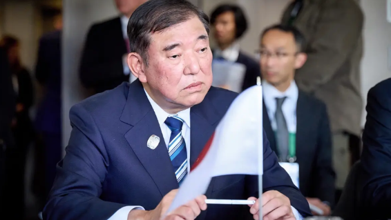 日本人天塌了根据日本7月7日发布的数据显示，日本5月实际工资继续走低，跌幅达到