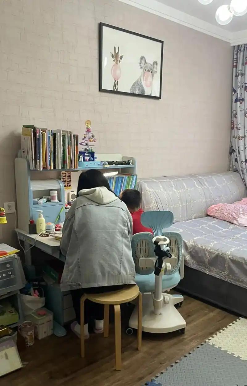 重庆40℃高温下，她步行100多里，靠给别人家教挣自己的学费，结果雇主却携410