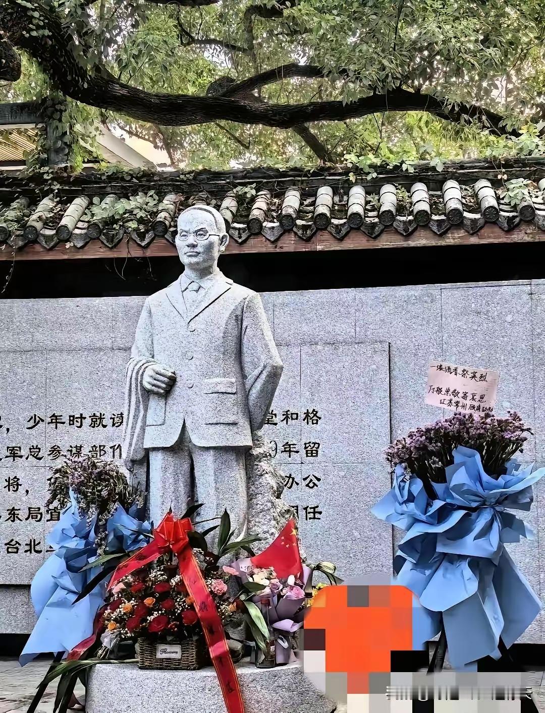 在福州逛吴石故居，人多得像赶集。我本来只是想拍个照发朋友圈，结果被门口的讲解员拉