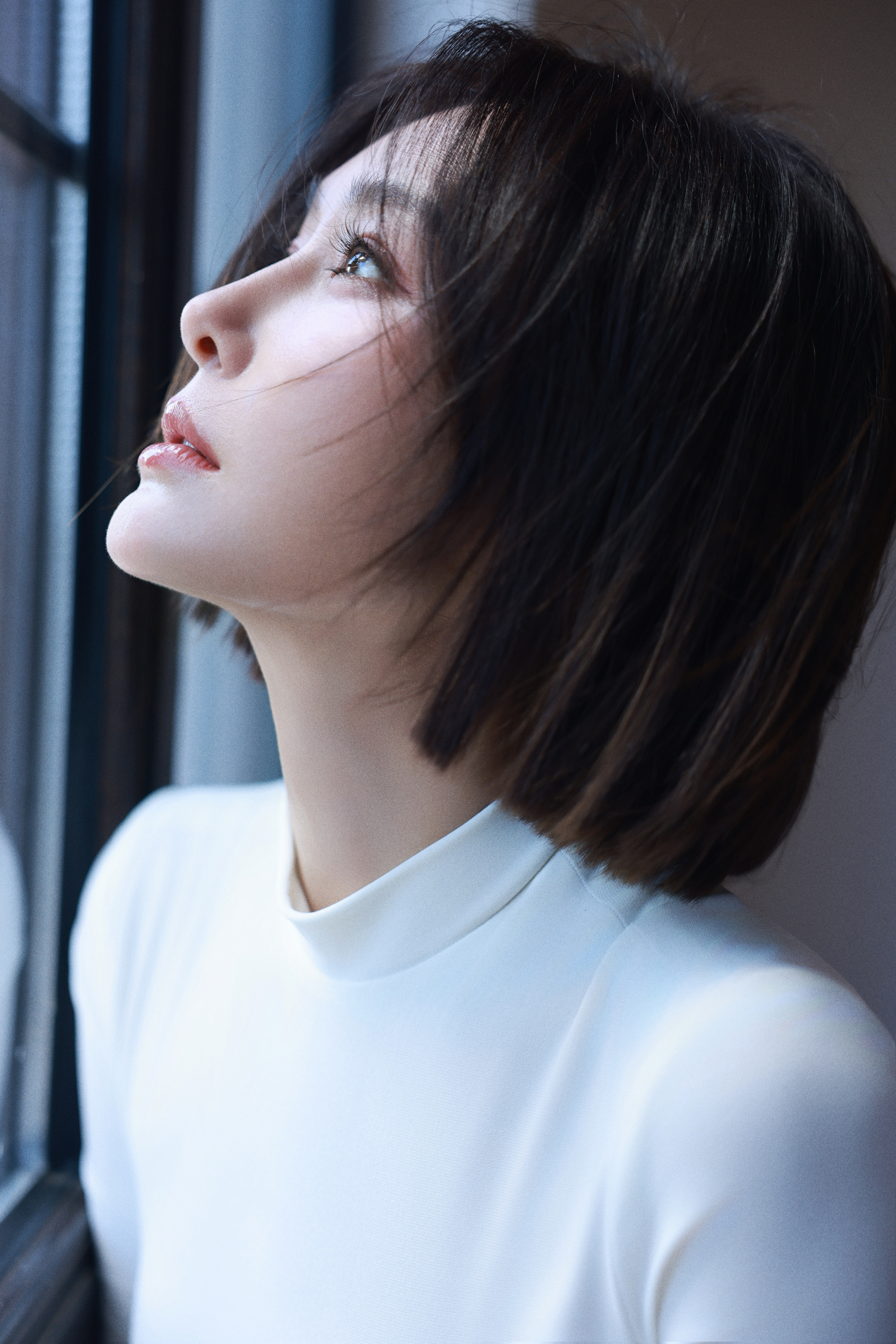 秦岚今日份白巧克力味，一袭白裙，邂逅一抹纯净​​​