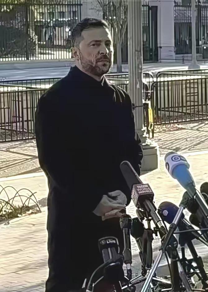 泽连斯基还在反抗！看来泽连斯基要将这条路走到底，他自己难道不后悔吗？ 说白了