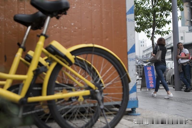 广州一小区封出口强行涨停车费广州嘉裕公馆这物业搞的事儿太离谱！停车费月保从50