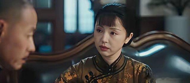 央视八套热播剧《征途》，扮演宋美龄的董旋一出场，真不好看，​她演个丫鬟啊、小寡妇