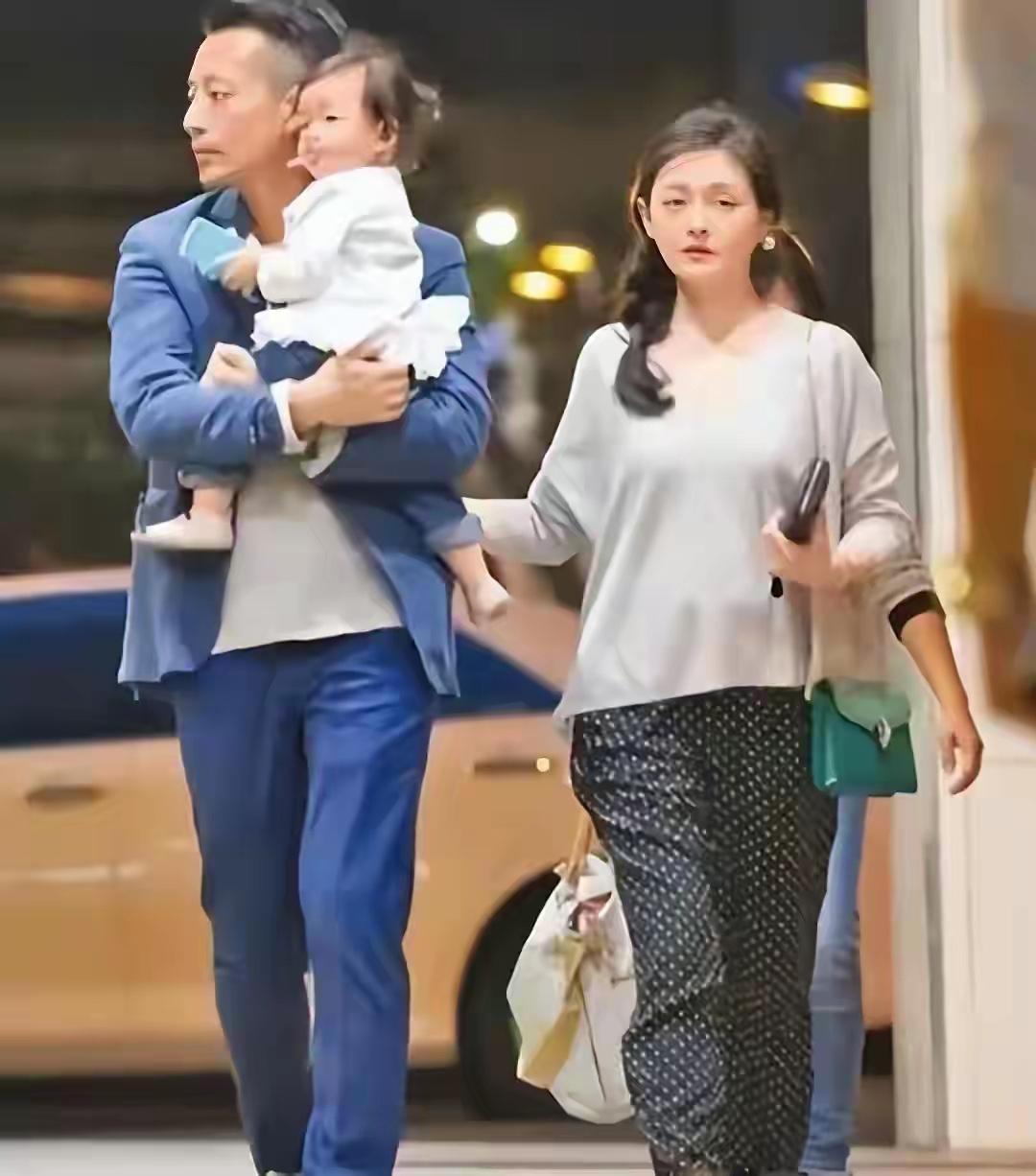 这个照片真的很美，特别温馨，真的就是太可惜了，就是没有走到最后。婚姻真的很奇妙，