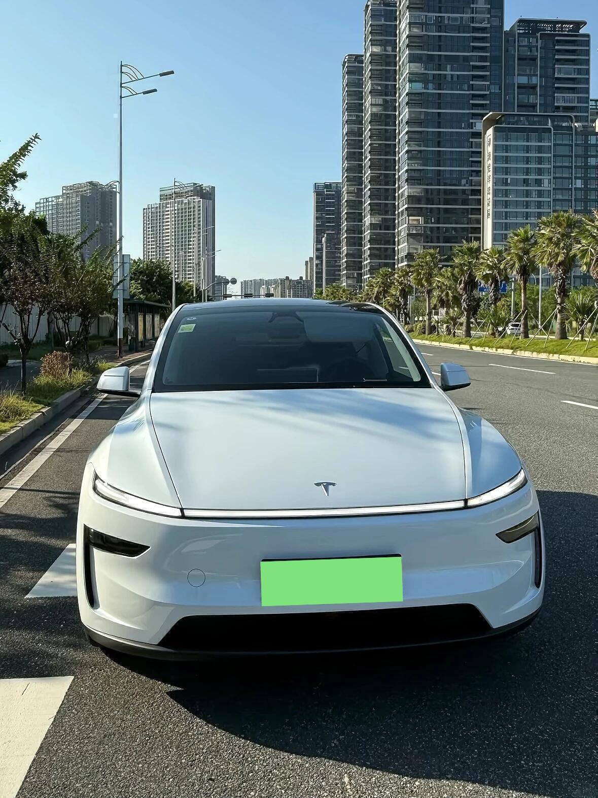 ModelY第二年续保，无事故报价三千多到四千，真的比第一年便宜太多！交强险车