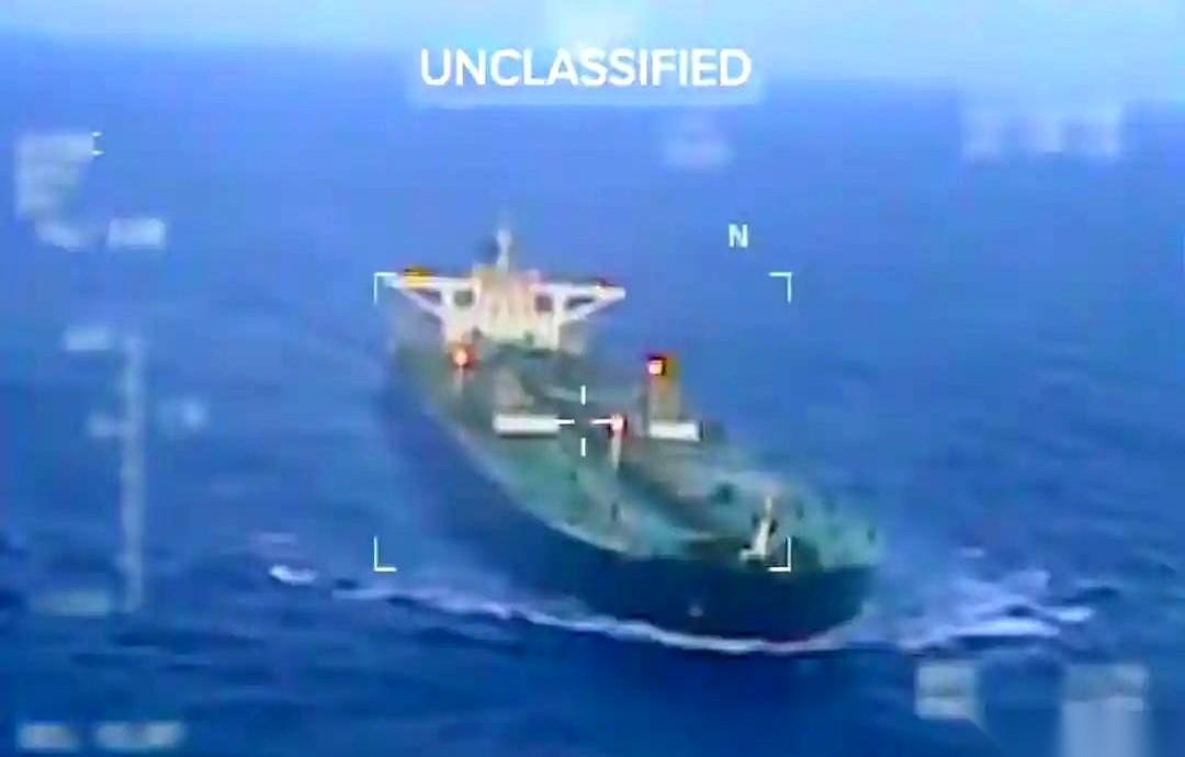 船，直接给你抢了。油，直接给你抽了。末了还通知你一声：不好意思，从现在起，这