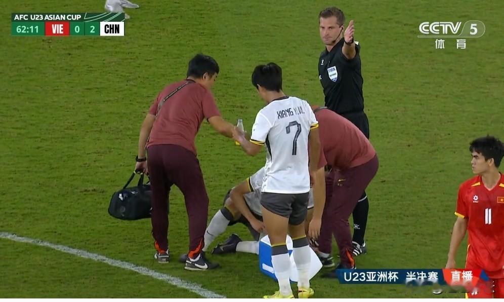 汪玉栋和白哈拉木替补上场后，除了浪费机会，真的没有表现出多么强势！最少浪费了五次