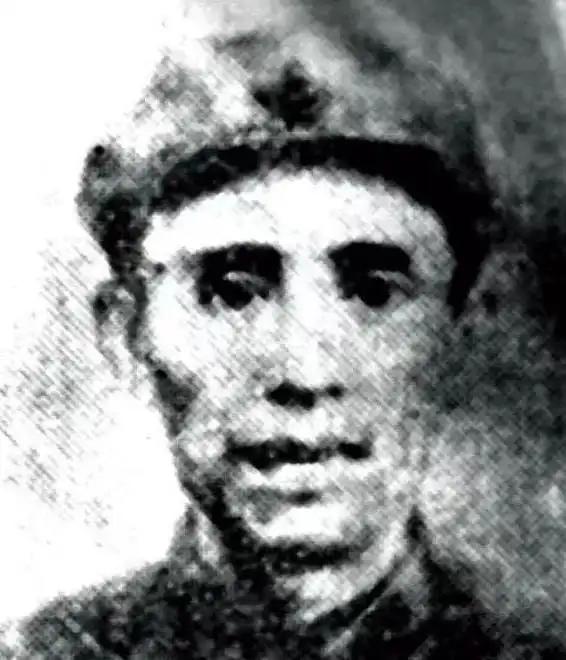 他是长征期间牺牲的职务最高的红军将领。牺牲那年，27岁。遗体在路边埋了22年