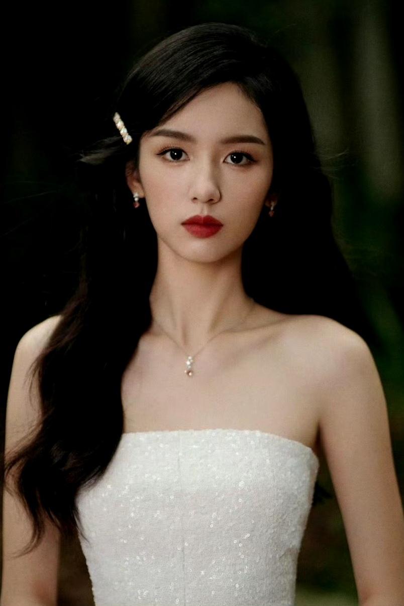 周也的颜值杀！这组美照每一帧都值得存！周也​​明星穿搭漂亮明星照片分享