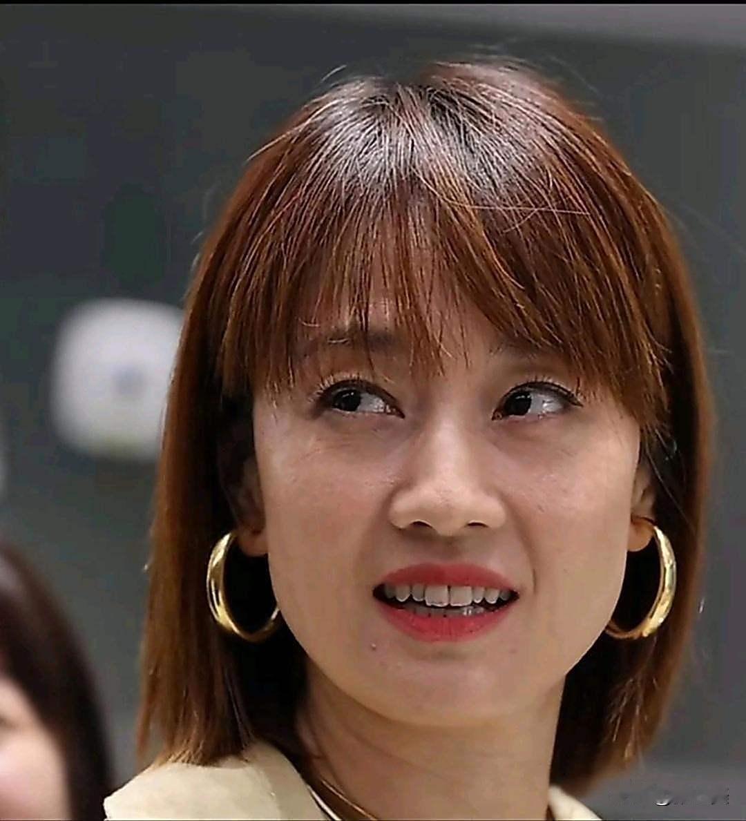 谁能想到？马伊琍50岁近照这么坦诚！零美颜怼脸拍，真实得让人佩服！刷到马伊