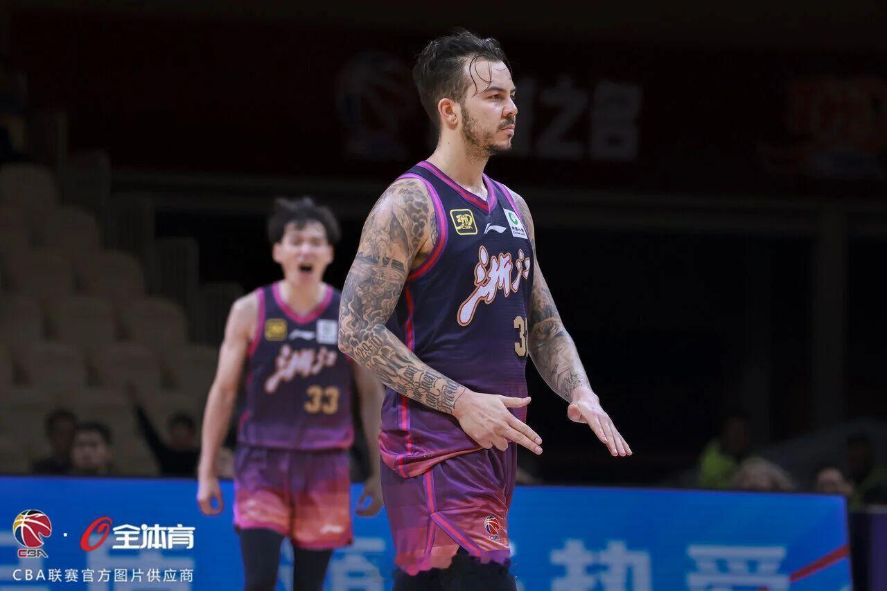 浙江男篮官宣外援约克离队，浙江男篮正式签约美籍球员安德鲁·安德鲁斯（Andrew