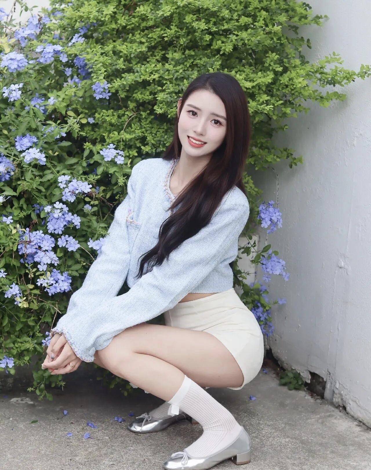 街角咖啡馆的浅蓝邂逅，是属于少女的温柔心事