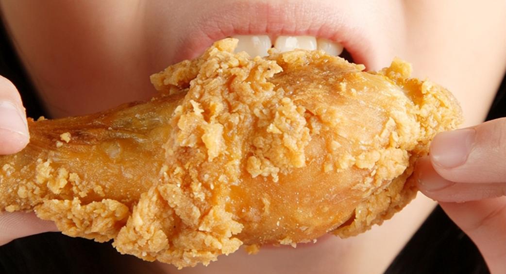 "甘油三酯大户"被揪出，提醒：55岁后，这3类食物尽早忌口体检报告上那个