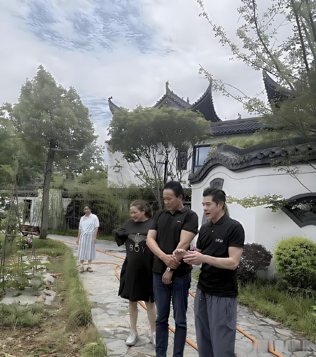 方媛舅舅竟然这么厉害，一直以为方媛家世普通，没想到她舅舅这么有钱，斥资2000万建徽派庄园带动当地文