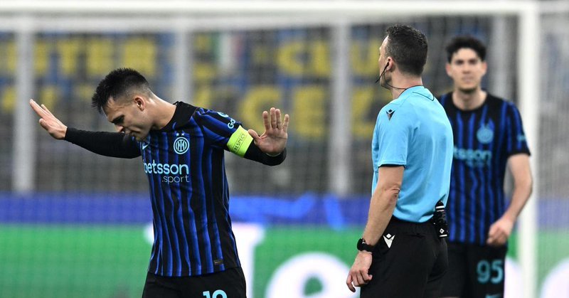 📢国米内部对裁判兹瓦耶尔的愤怒和争议持续升温，而欧足联站在了蓝黑军团这边。消