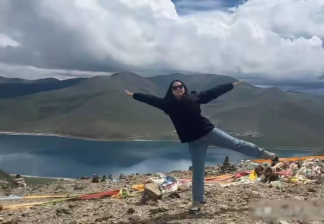 总有人说老师工作轻松,有双休有寒暑假,可25岁徐萍萍老师的离去,戳穿了这份假象。