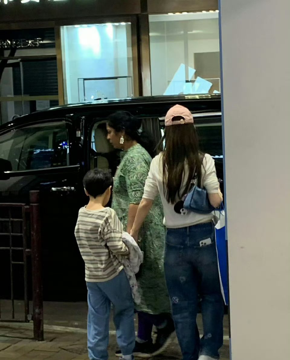 小海绵长到我刚认识baby的年纪了我的天哪！时间过得好快...我印象中的小海绵还