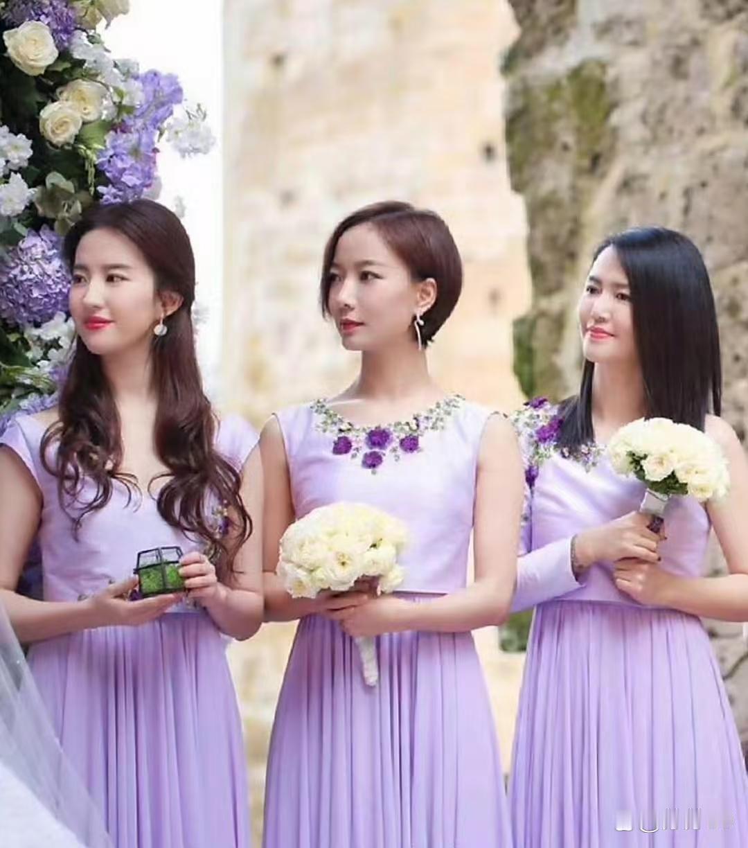 刘亦菲第一次当伴娘的照片，非常珍贵了