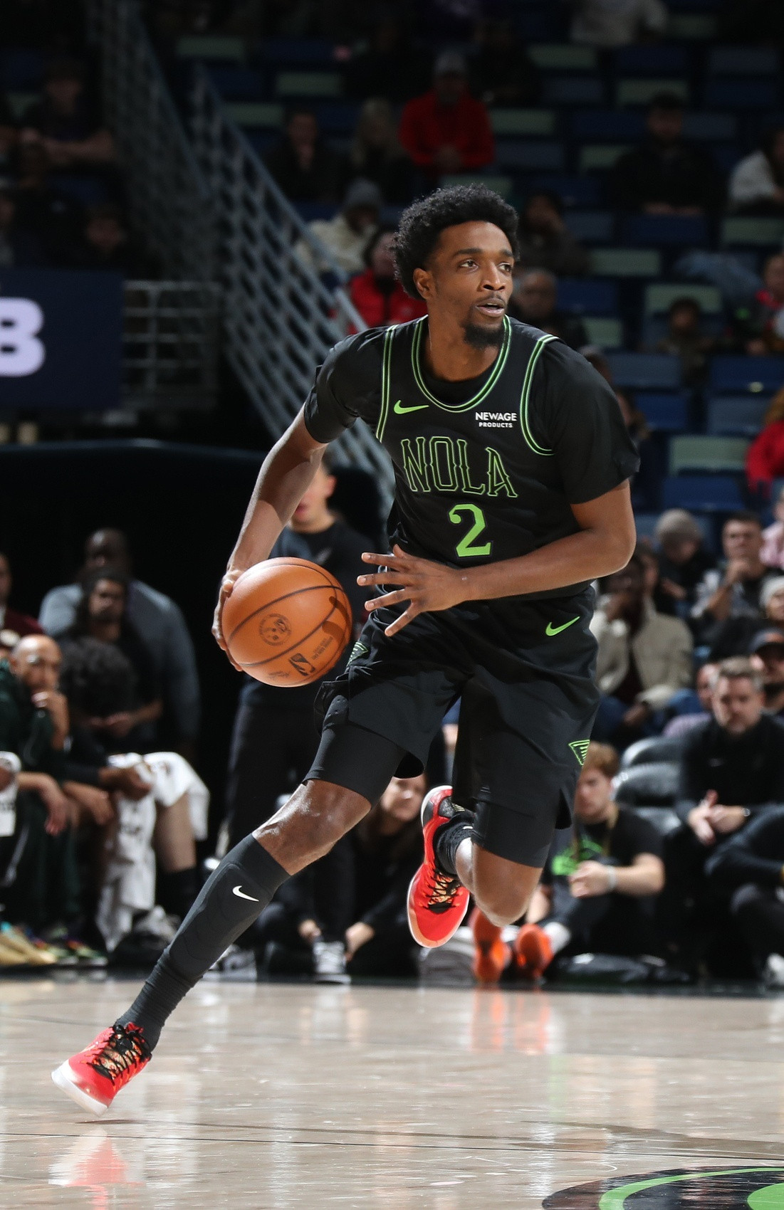 湖记DanWoike报道，鹈鹕￼对交易赫伯特·琼斯并不感兴趣。考虑到湖人队在交