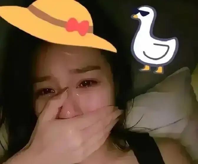 杭州一个36岁姑娘，生着病躺床上掉眼泪，旁边那个花了她18万8买来的“完美伴侣”