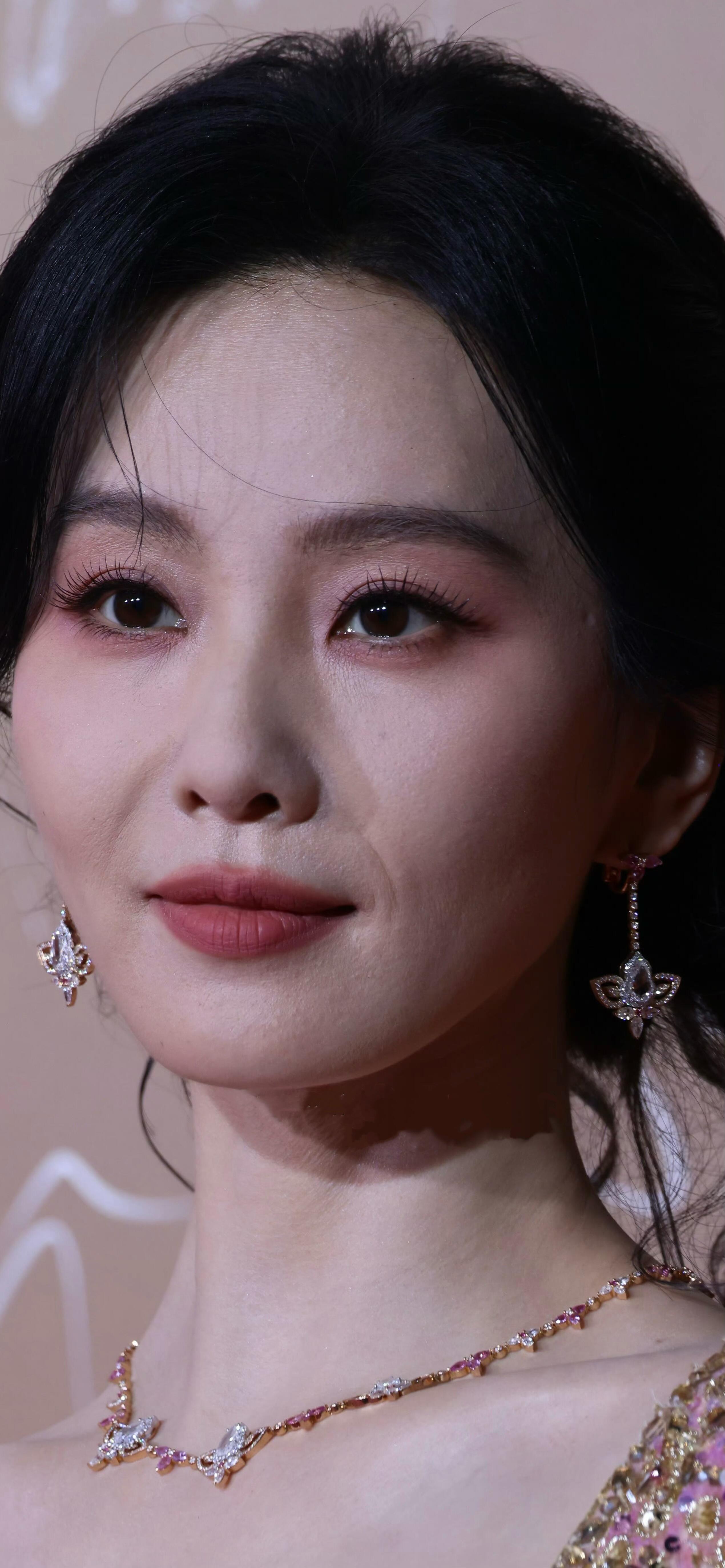 刘诗诗知性而优雅皮肤仪态真好美的​​​