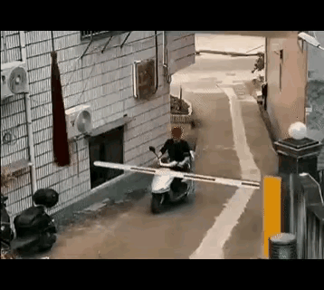 哈哈哈哈哈……我见过好笑的，没见过这么好笑的，快笑死我了，最后人输给了杆，这人得