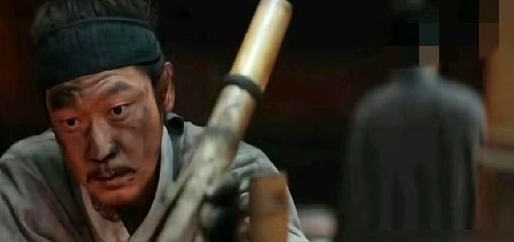 央八新剧《家业》这剧情，真把人看沉默了。侄女李祯（杨紫饰）把一块复原的漆烟古