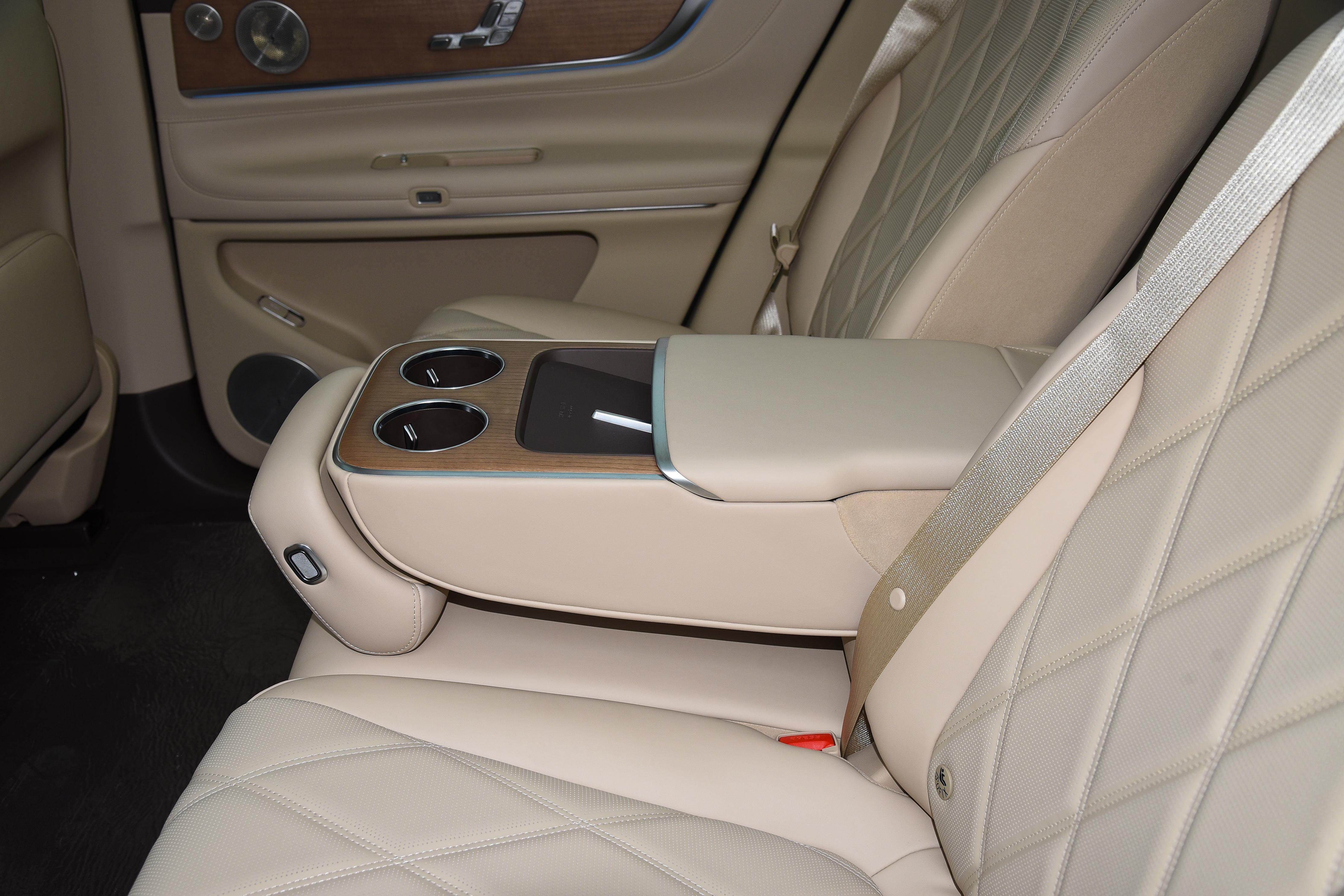 问界M9，五十万的科技天花板，但有些小毛病还在。