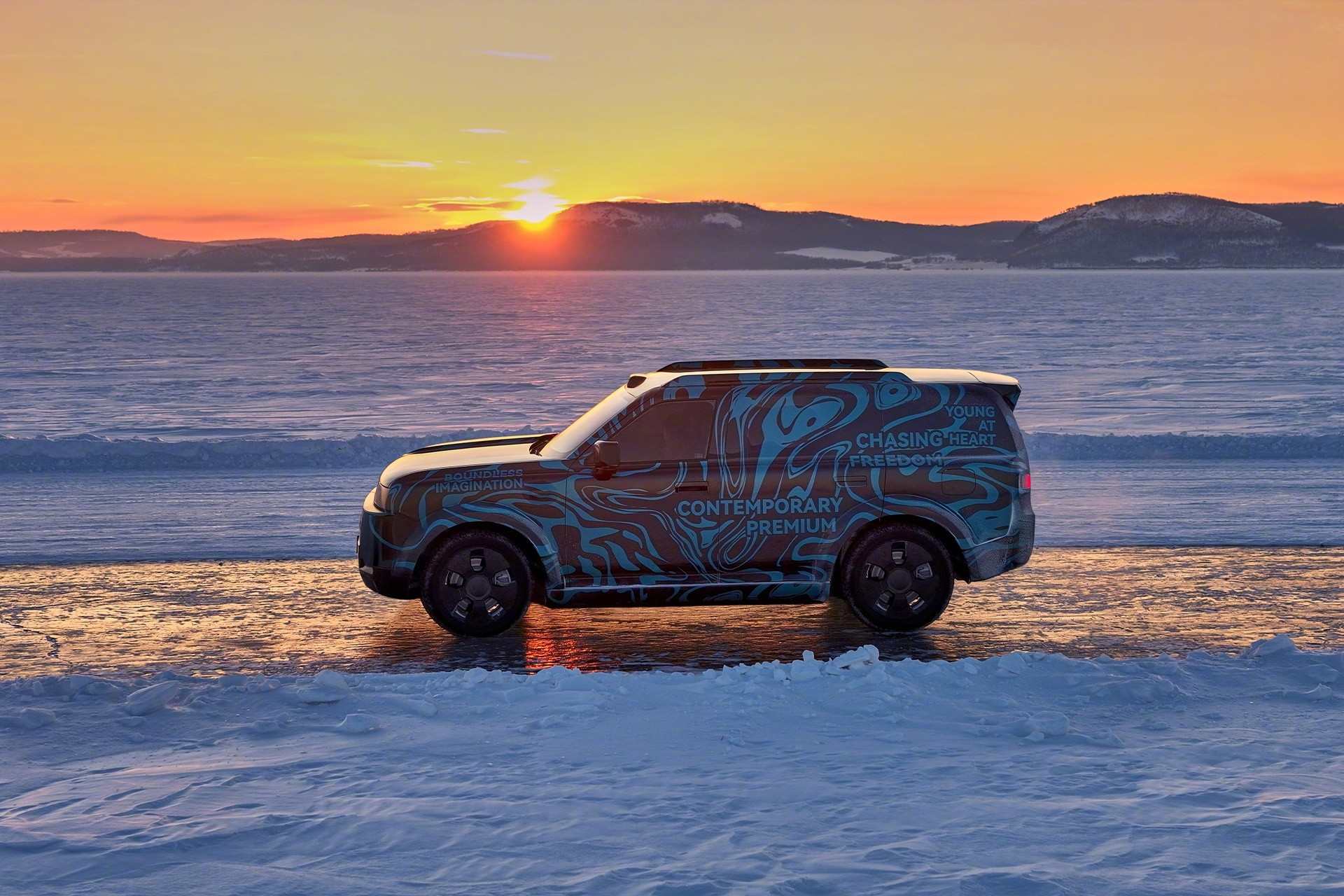 FREELANDER神行者首款SUV冬测谍照发布。虽然伪装依然很重，但概念车那套