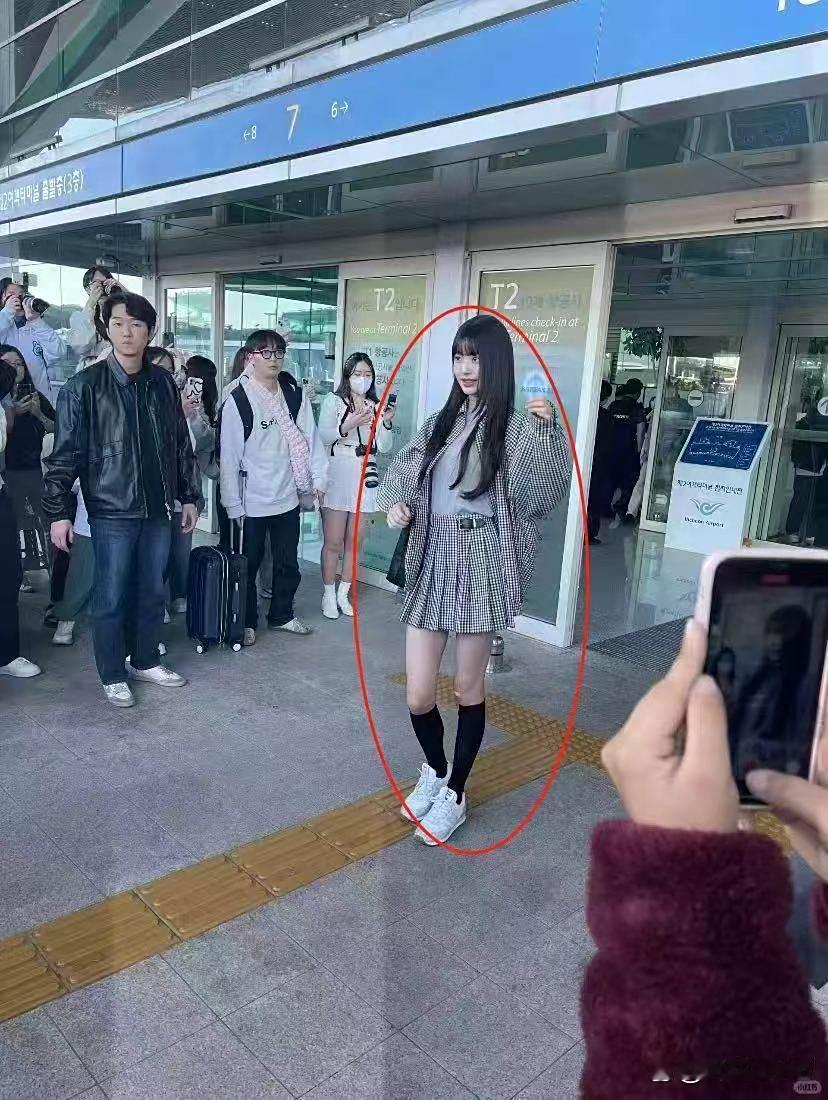 窝趣....没人觉得张元英很恐怖吗??​​​