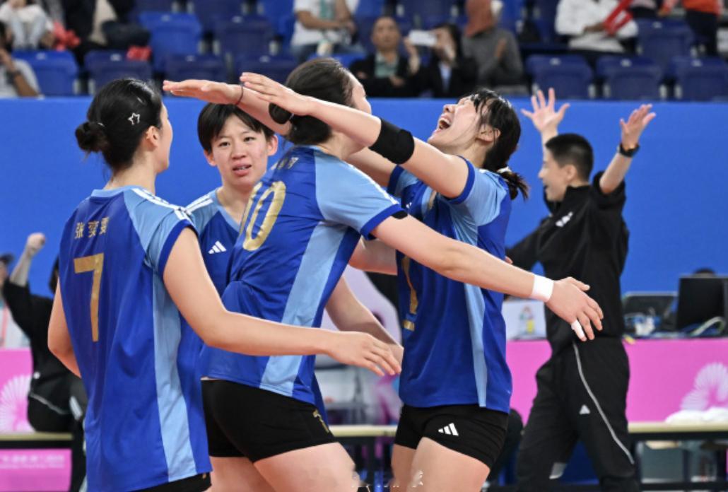 排球女子U20的半决赛，上海队3:0战胜天津队，晋级决赛。