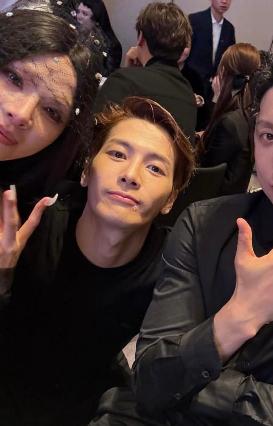 报告有一只小狗王嘉尔​​​