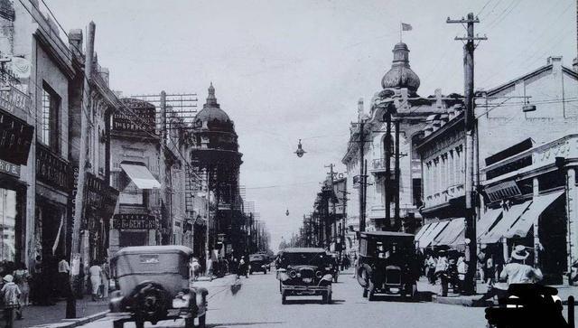 苏联十月革命后，许多沙俄皇室成员逃离苏联来到中国哈尔滨避难。在远离莫斯科的东方城