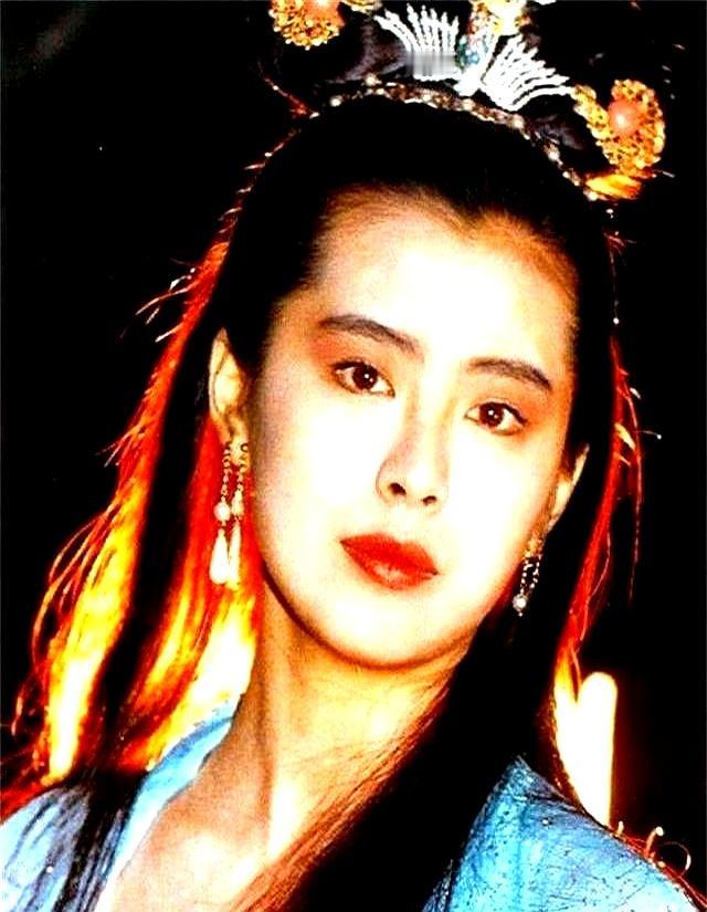 1987年，《倩女幽魂》准备开拍，王祖贤多次请求出演聂小倩。徐克心里早就