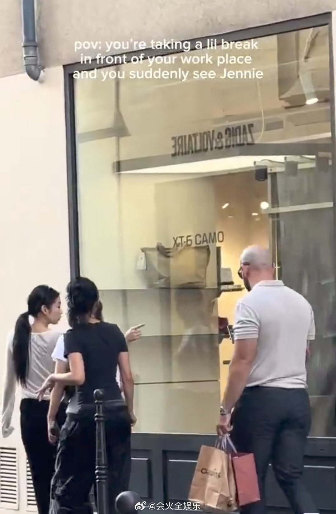 好瘦好美网友巴黎玛黑区偶遇Jennie网友在巴黎偶遇Jennie逛街​​​