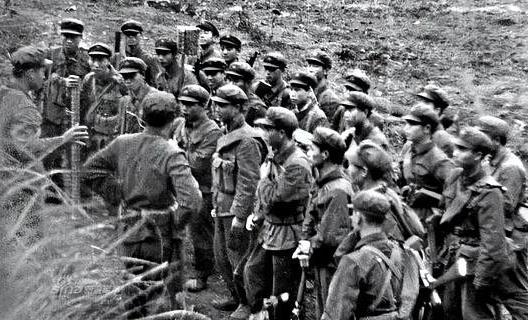 1979年，越南老百姓发现一个怪象：中国军队撤退时，为什么专炸水泥电线杆？