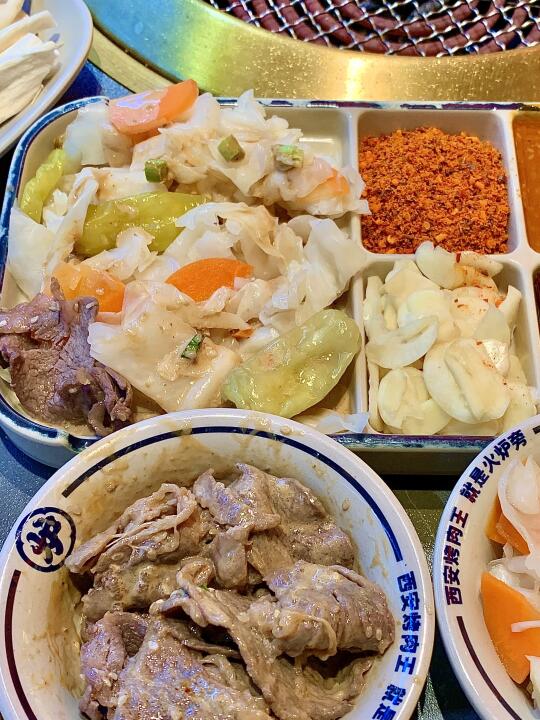 无语😓！！在烤肉店吃了一大盘泡菜！！！！