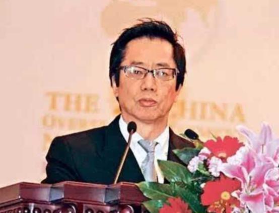 1992年，霍文芳被霍英东重金保释出狱后，霍英东便在报纸上宣布与其断绝父子关系而