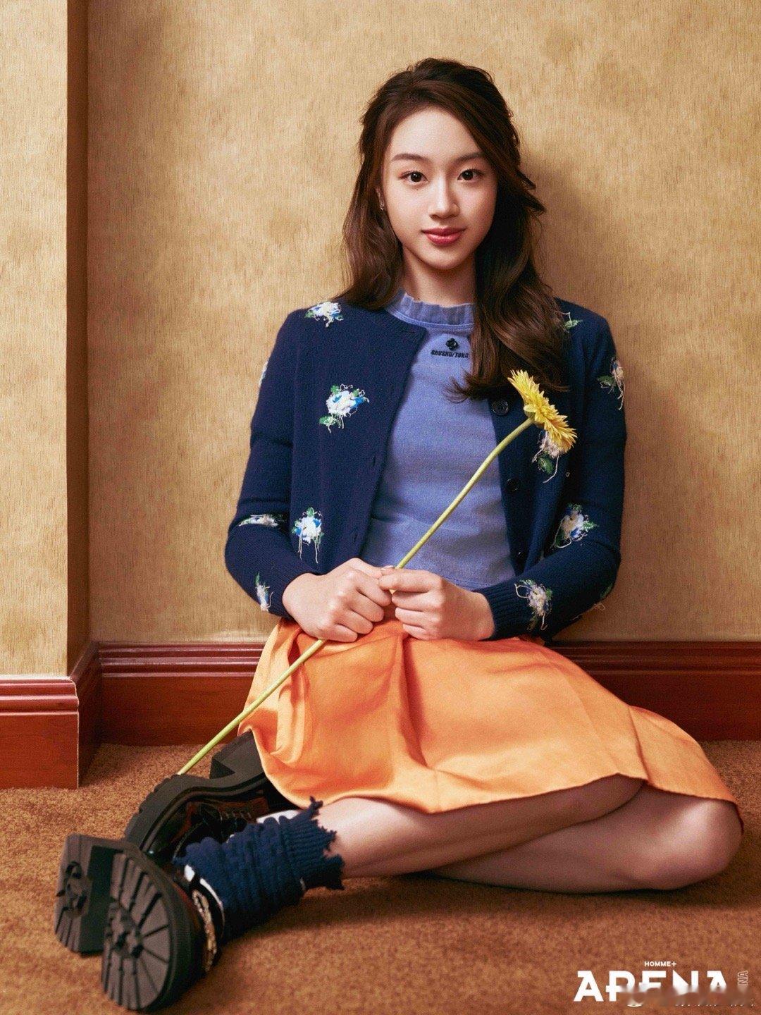 neinei15岁状态吴尊NEINEI新年封面父女俩靠在一起的松弛感太戳人了，