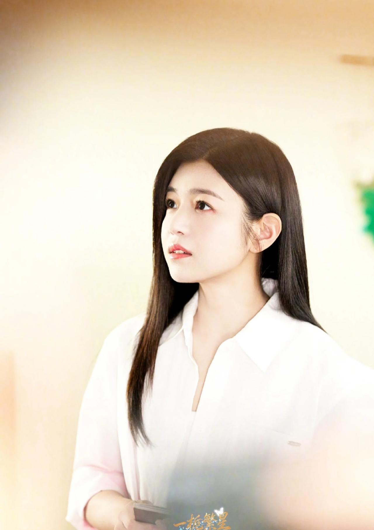 仔细看陈妍希的长相​越发越觉得奇怪​不是因为她42岁长得和沈佳宜一样，也