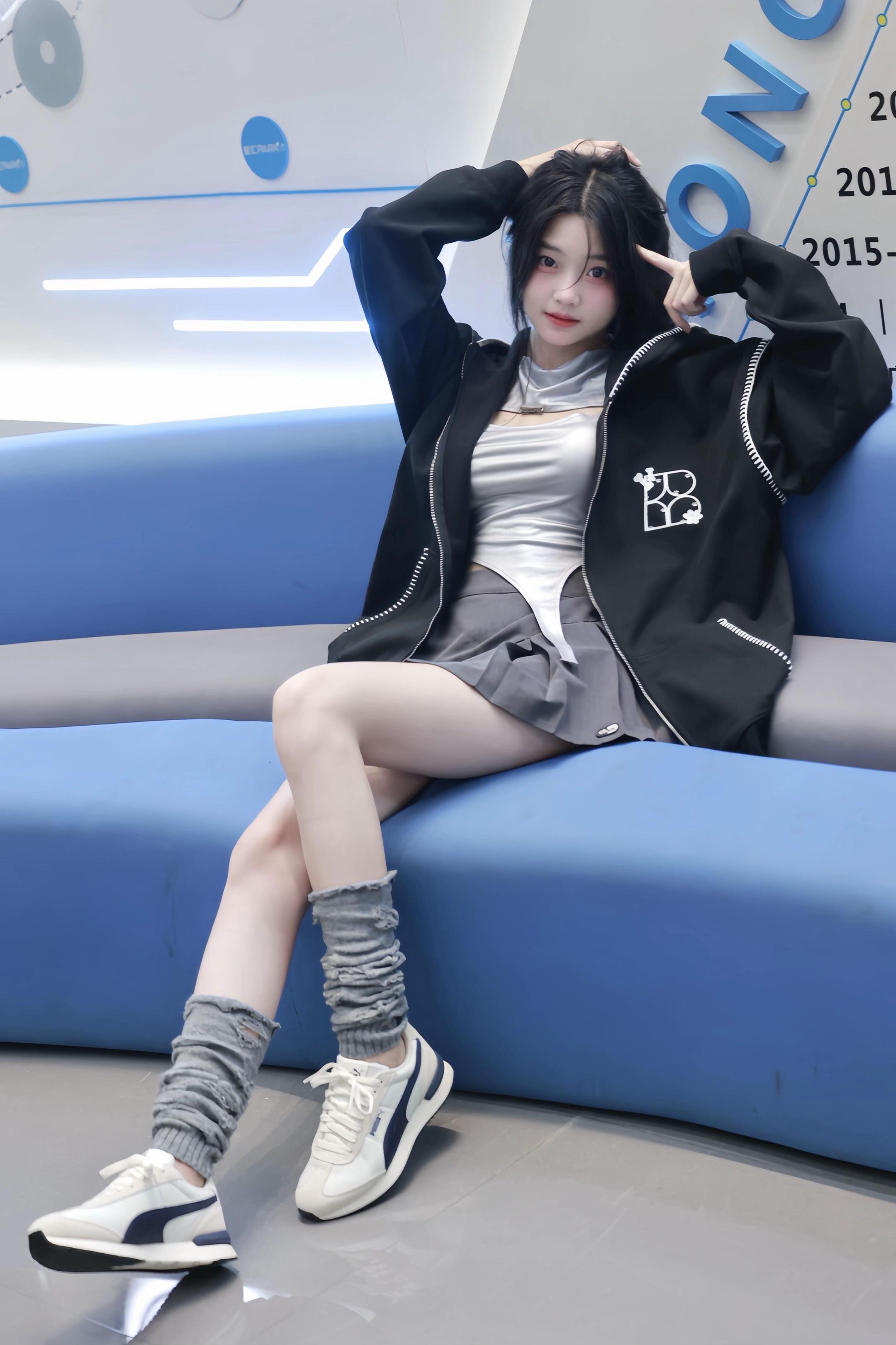 一个人玩吗？怕不怕？要不要我保护你😼