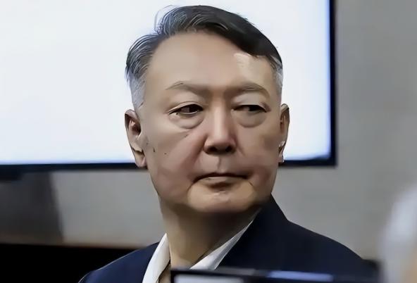 当地时间4月14日，首尔中央地方法院上演了韩国宪政史上最扎心的一幕：前总统尹锡悦