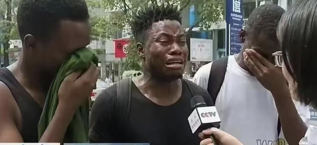 一个非洲留学生，想租房被房东拒绝了。他还知道有事打了110，民警出警一问，房东说