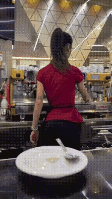 有一说一，这小姐姐应该可以吧。